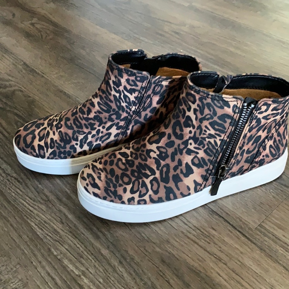 NWOT-Naturalizer Celeste sneakers